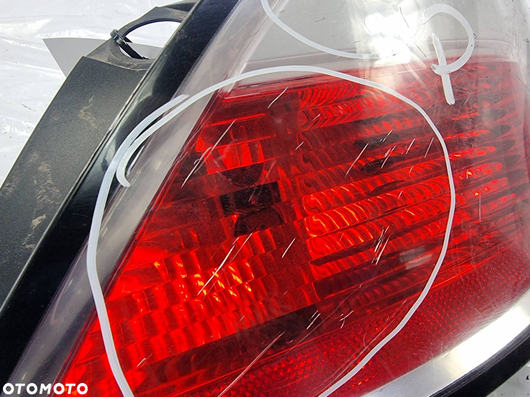 LAMPA PRAWA TYŁ OPEL ASTRA H III - 2