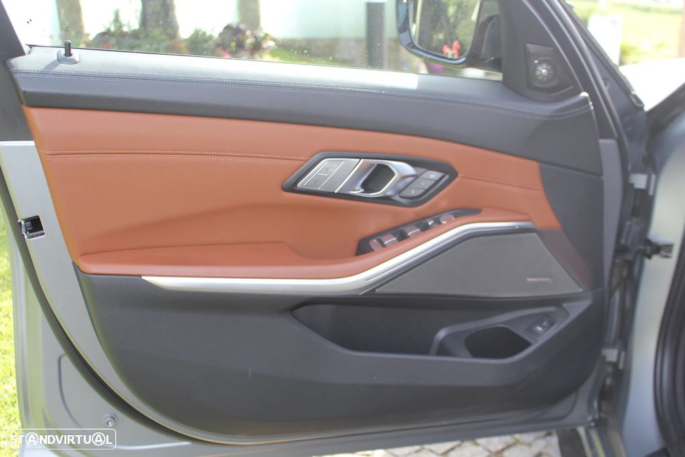 BMW M3 Competition xDrive Pack 50 anos M - 12