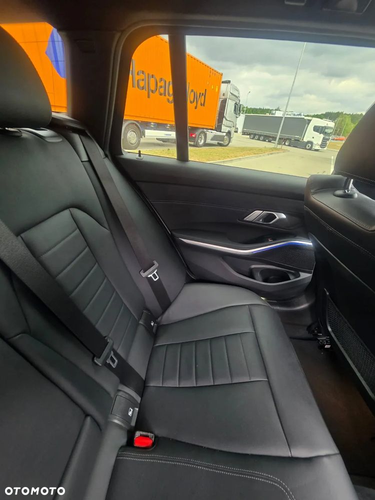 BMW Seria 3 320d Touring - 26