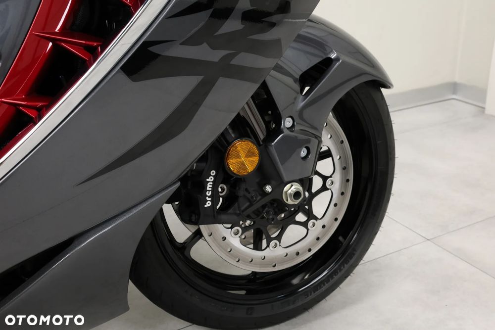 Suzuki GSX - 28