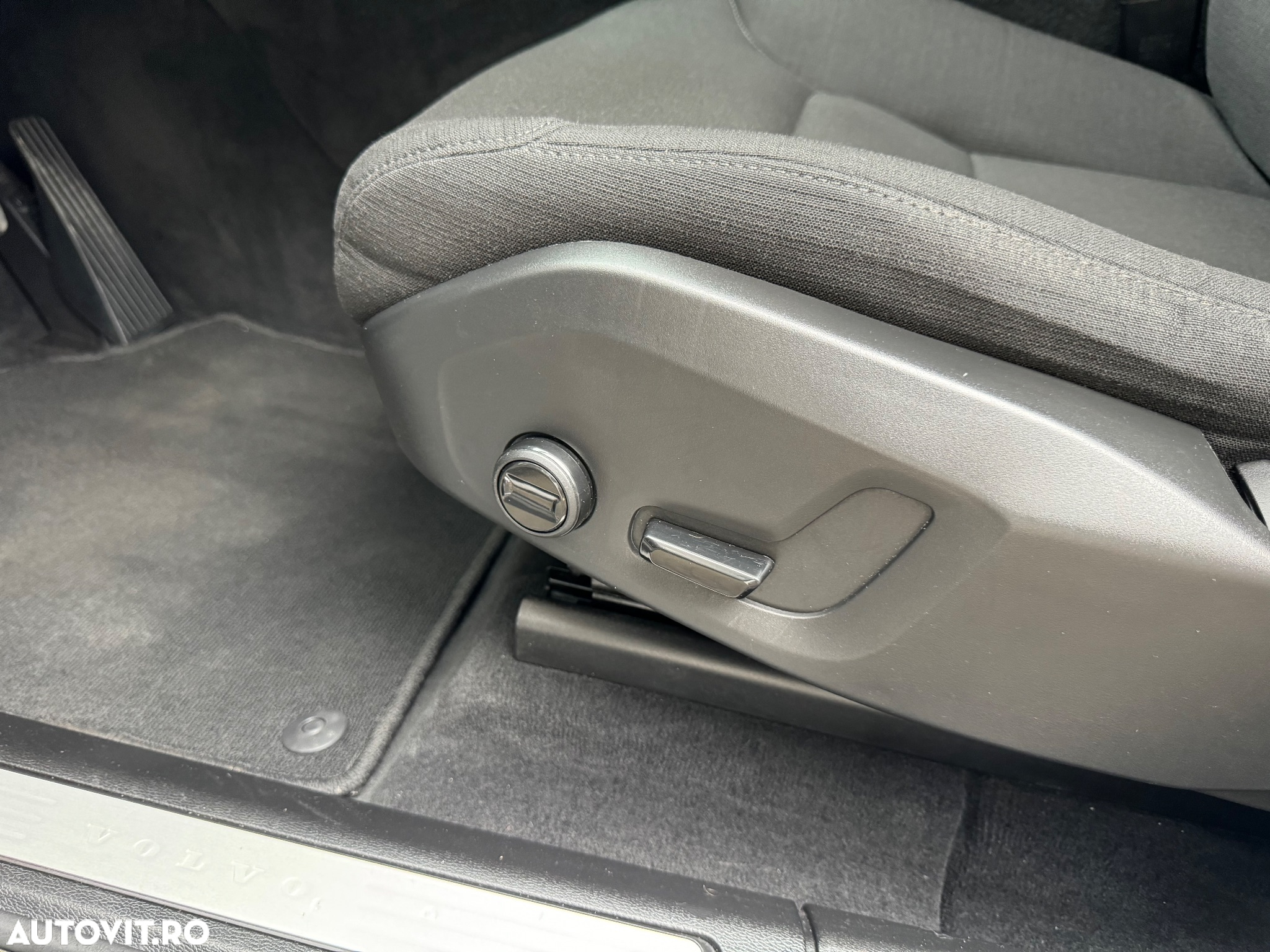 Volvo XC 60 B4 D AWD Geartronic Momentum - 12