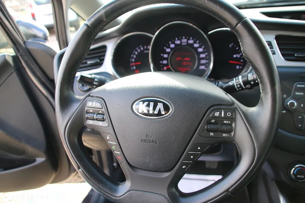 Kia Ceed 1.6 GDI ISG Platinum Edition - 12