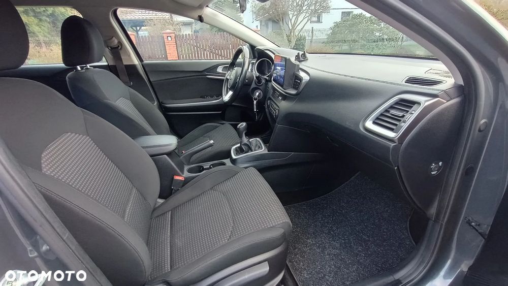 Kia Ceed 1.4 Attract - 17