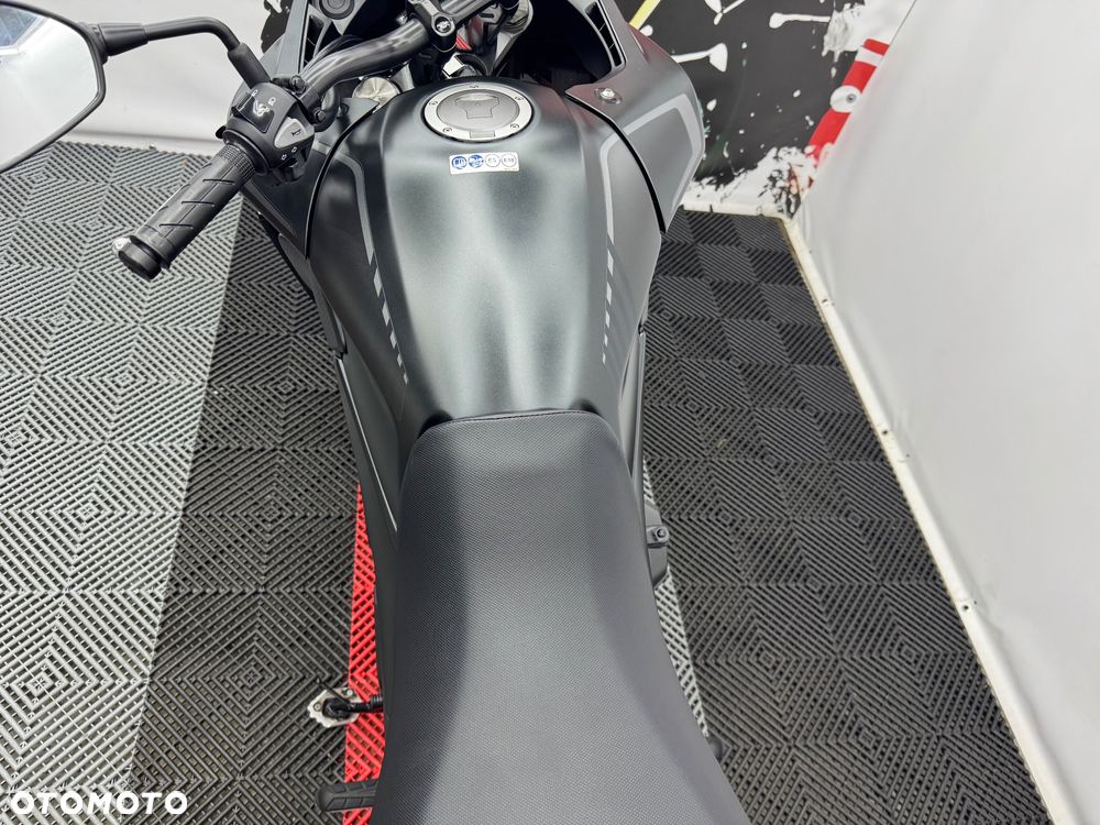 Honda CB - 23