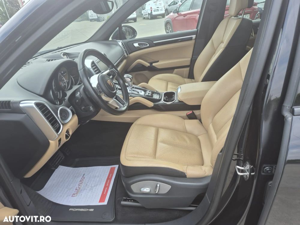 Porsche Cayenne 3.0 L - 2
