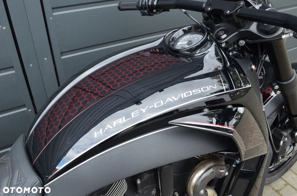 Harley-Davidson V-Rod Muscle - 35