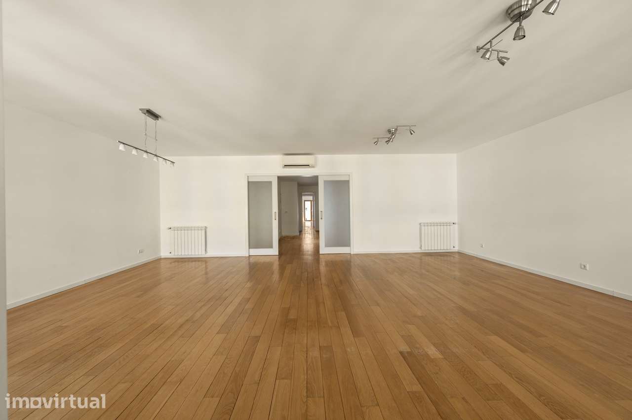 Apartamento T3 - Rua Rodrigo da Fonseca - Excelente estado - Grande imagem: 4/29