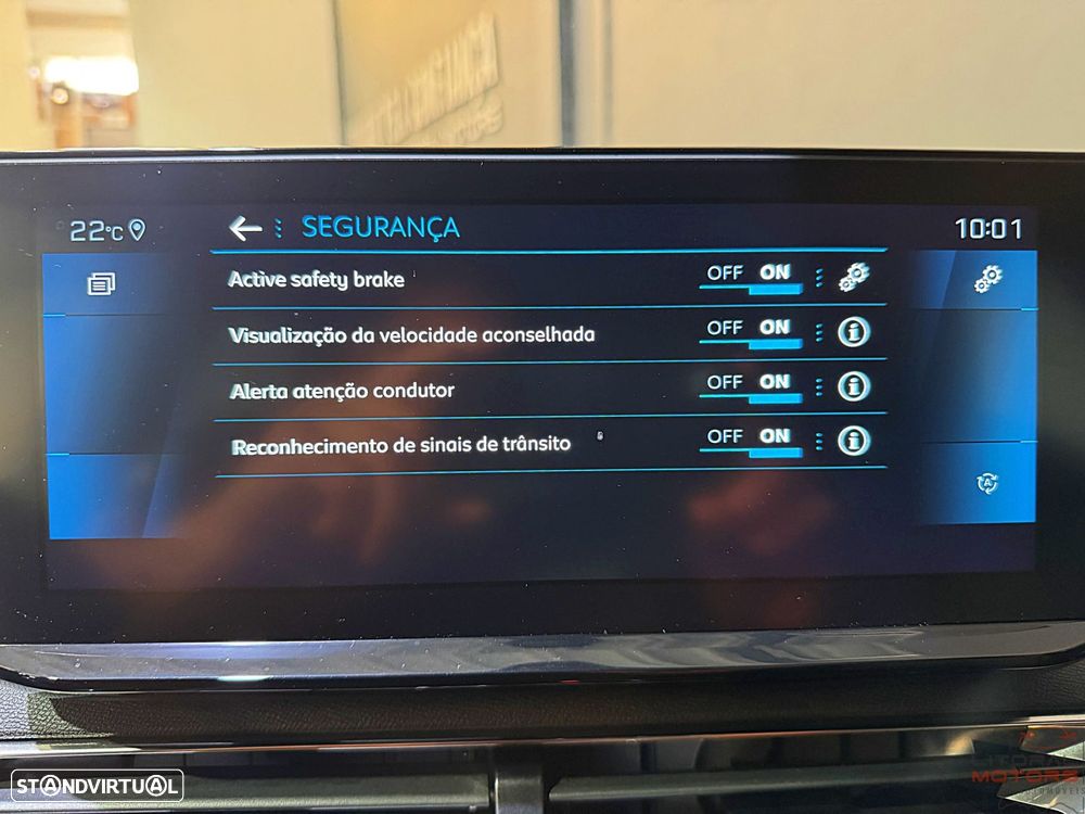 Peugeot 3008 1.2 PureTech Allure Pack EAT8 - 32