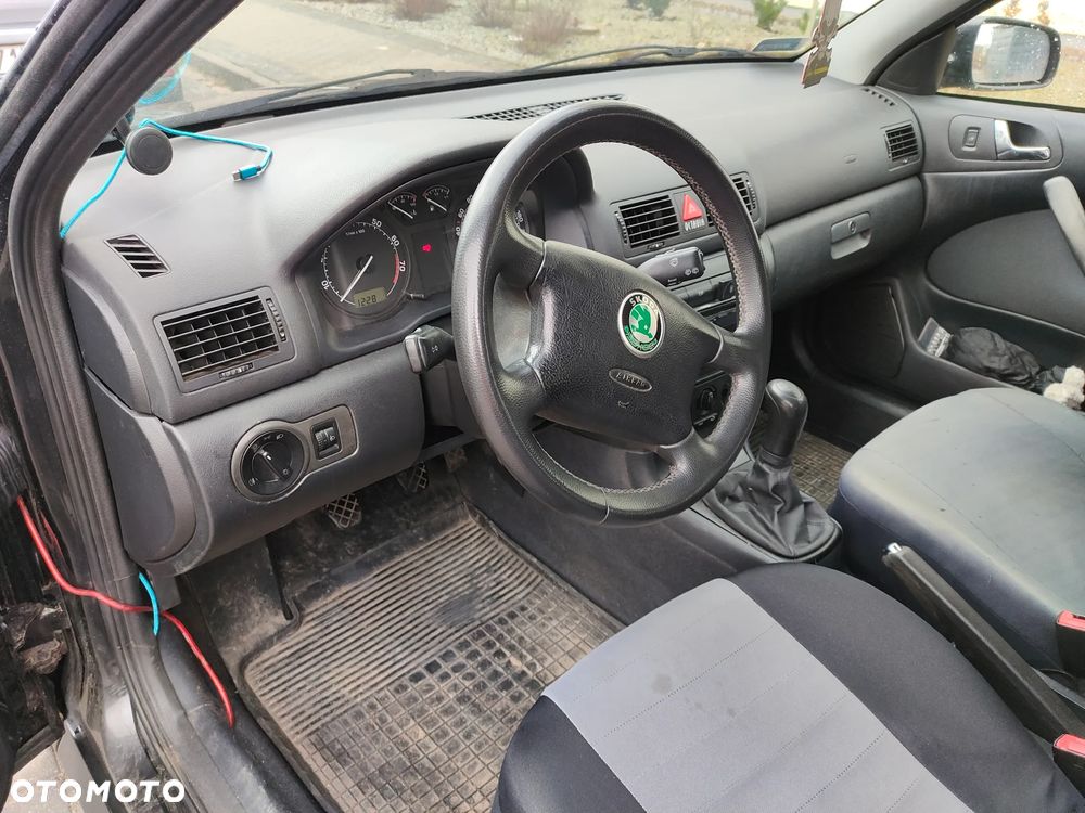 Skoda Octavia 1.6 Tour Classic - 9