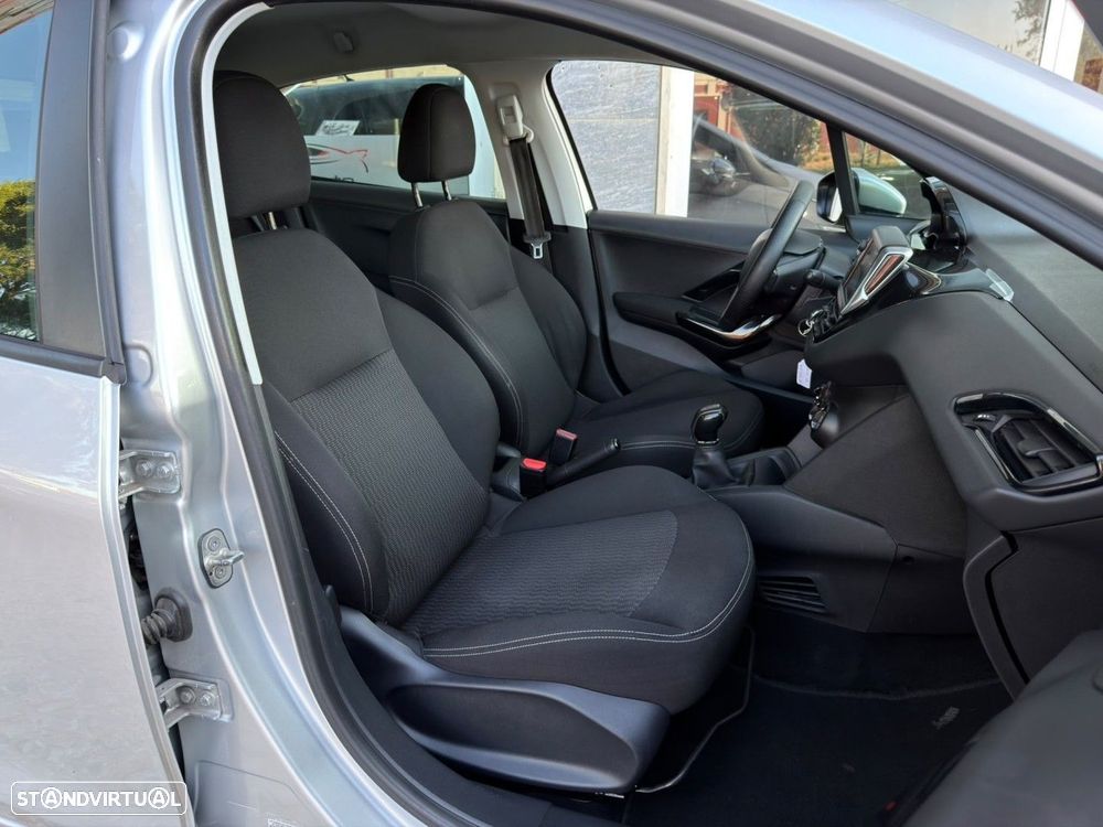 Peugeot 208 1.2 PureTech Style - 21
