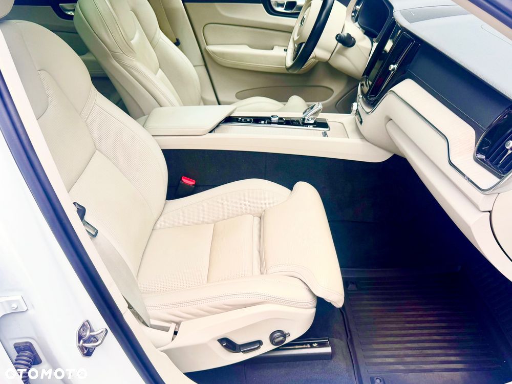 Volvo XC 60 T8 Plug-In Hybrid AWD Inscription - 20