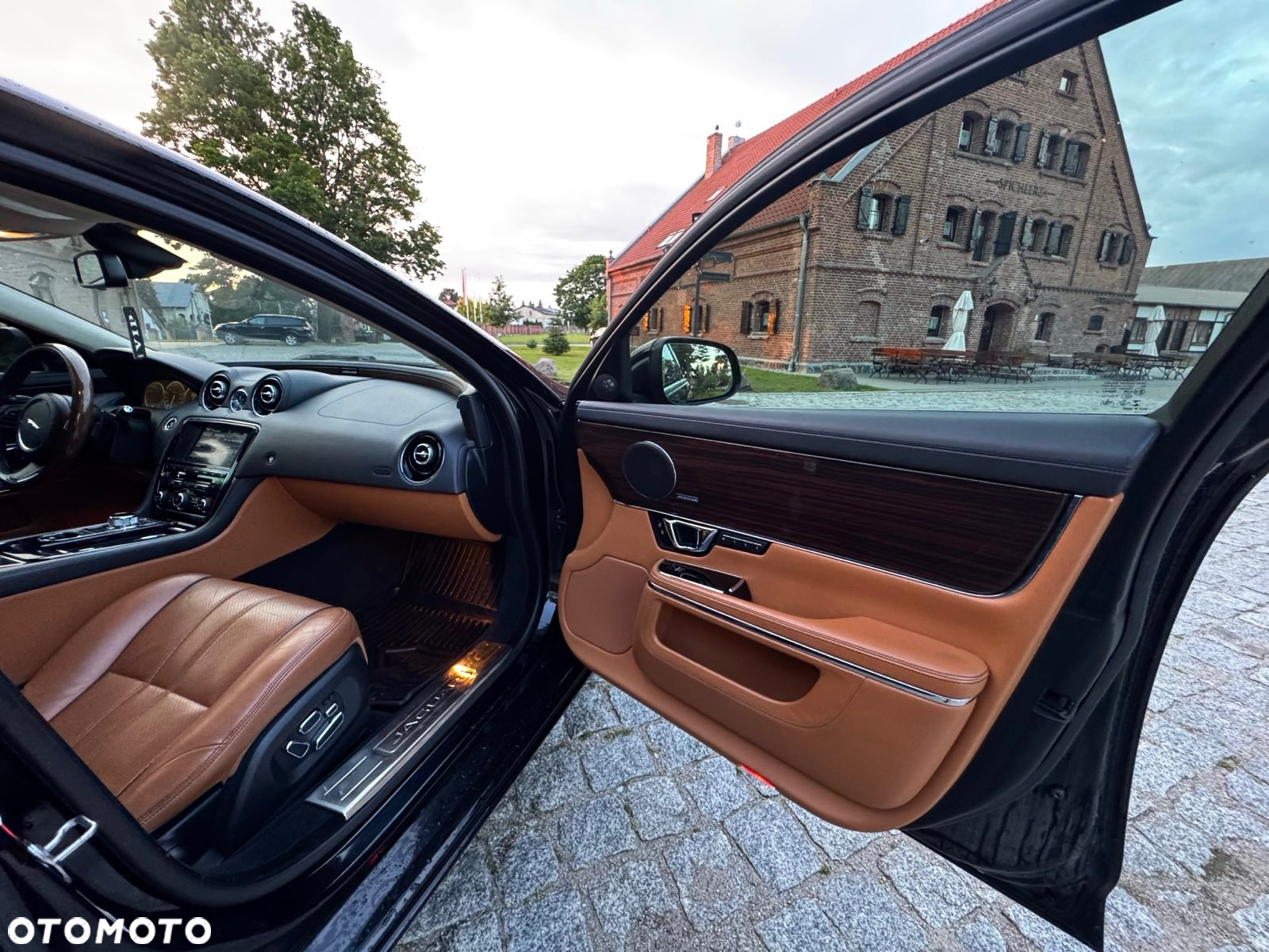 Jaguar XJ 3.0 T AWD LWB Portfolio - 28