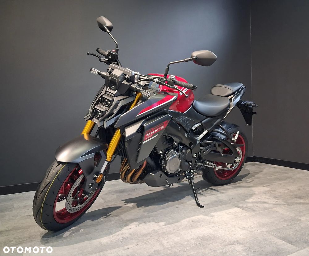 Suzuki GSX - 3