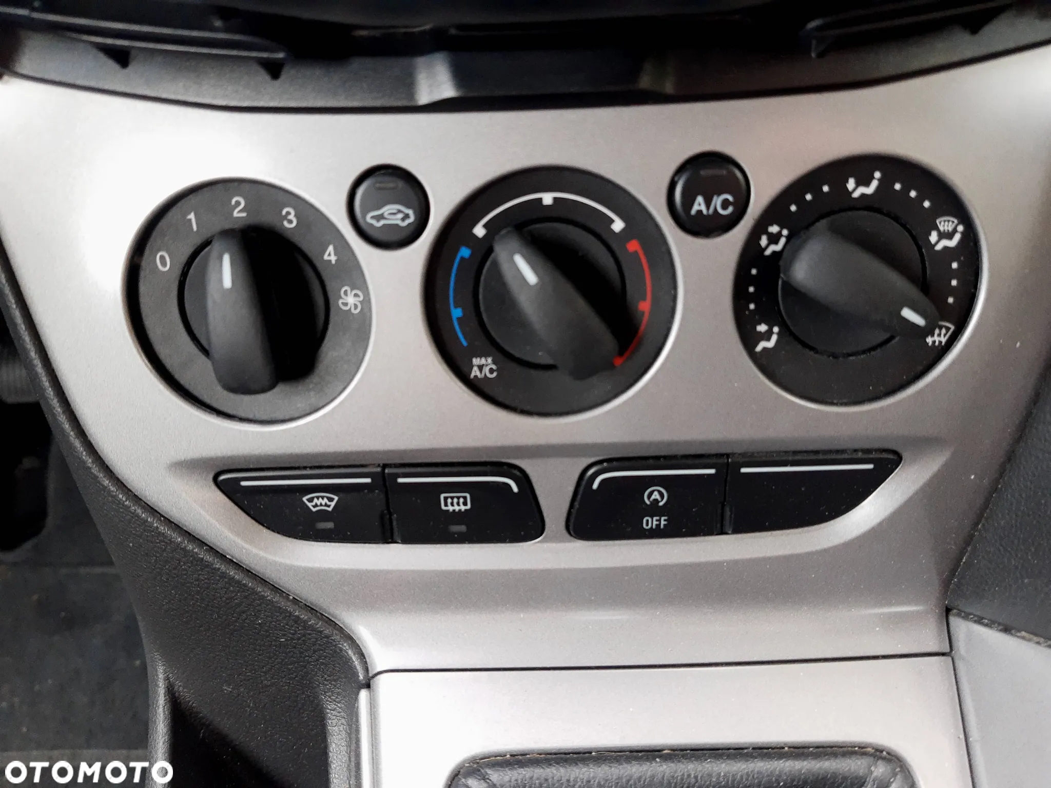 Ford Focus Turnier 1.0 EcoBoost Start-Stopp-System TREND - 14