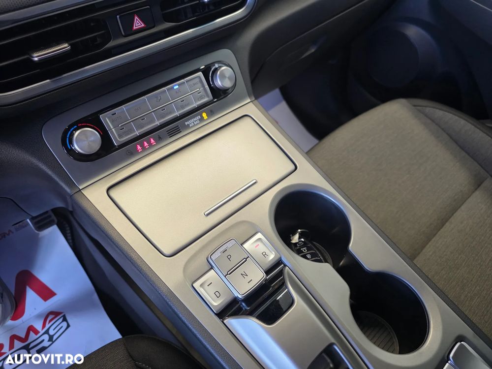 Hyundai KONA Select - 19