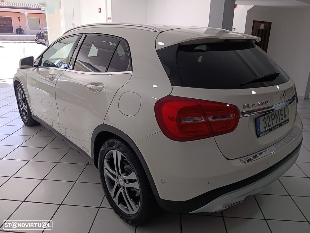 Mercedes-Benz GLA 200 - 10