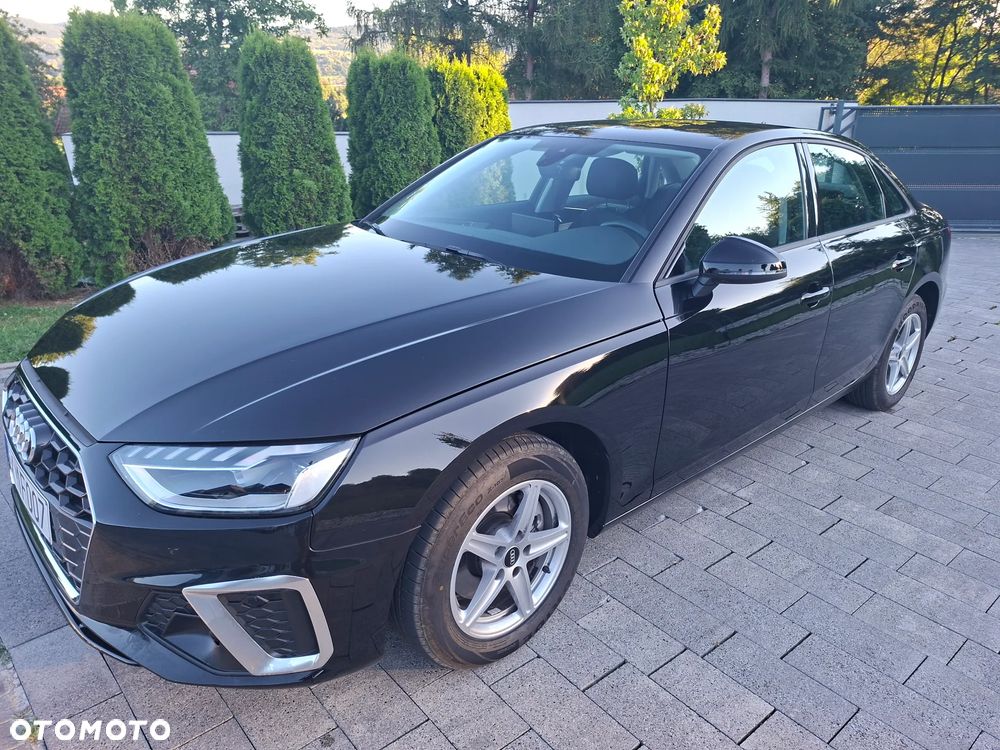 Audi A4 Limousine - 1