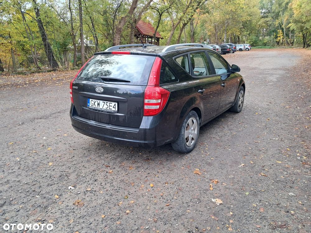 Kia Ceed - 4