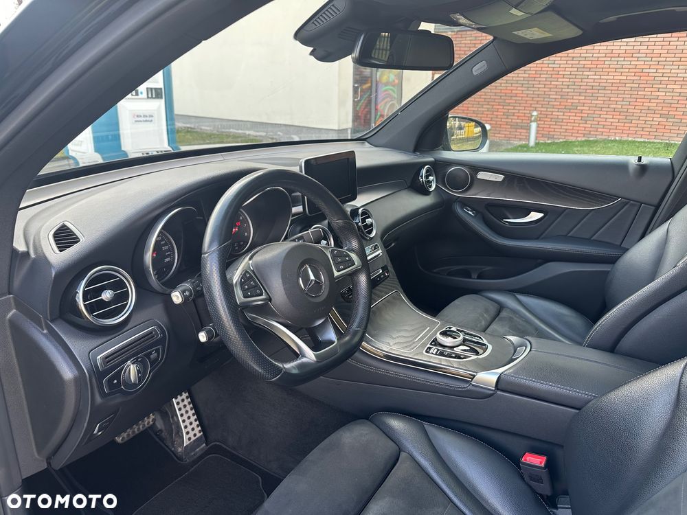Mercedes-Benz GLC 250 4Matic 9G-TRONIC AMG Line - 9