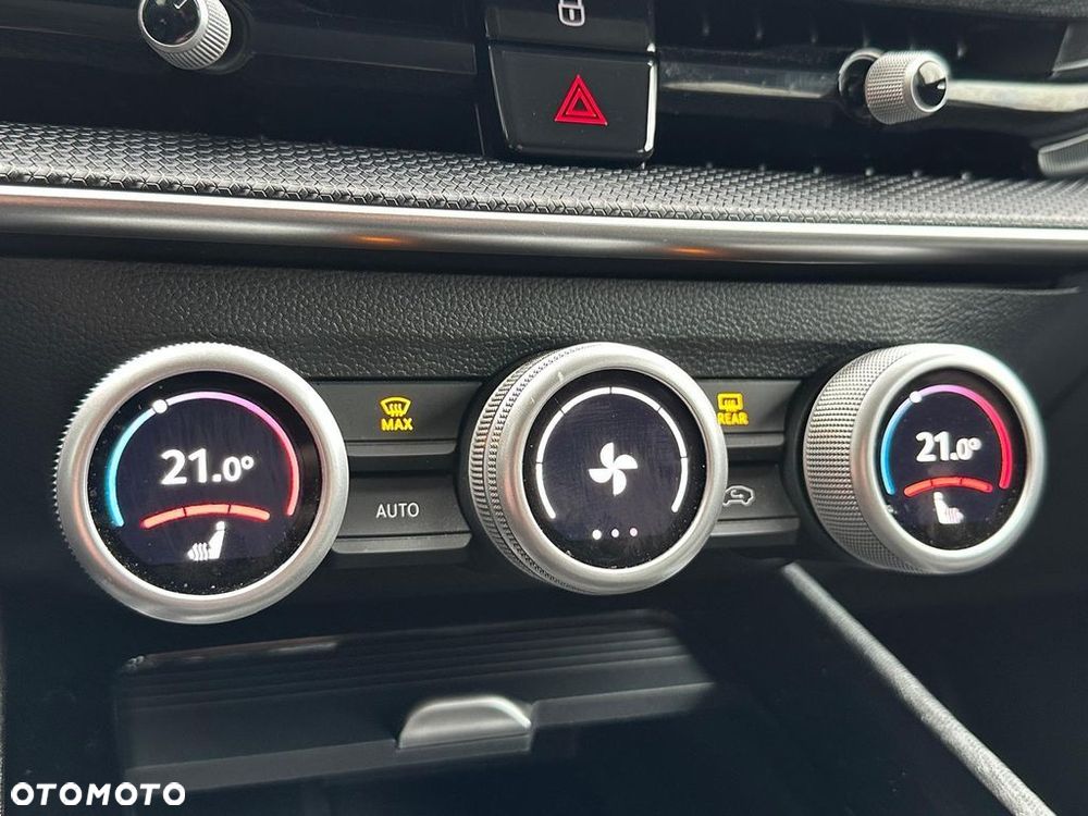 Skoda Superb 2.0 TDI SCR Selection DSG - 13