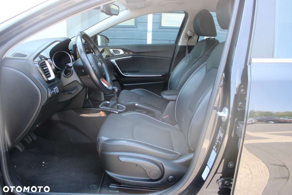 Kia XCeed - 16