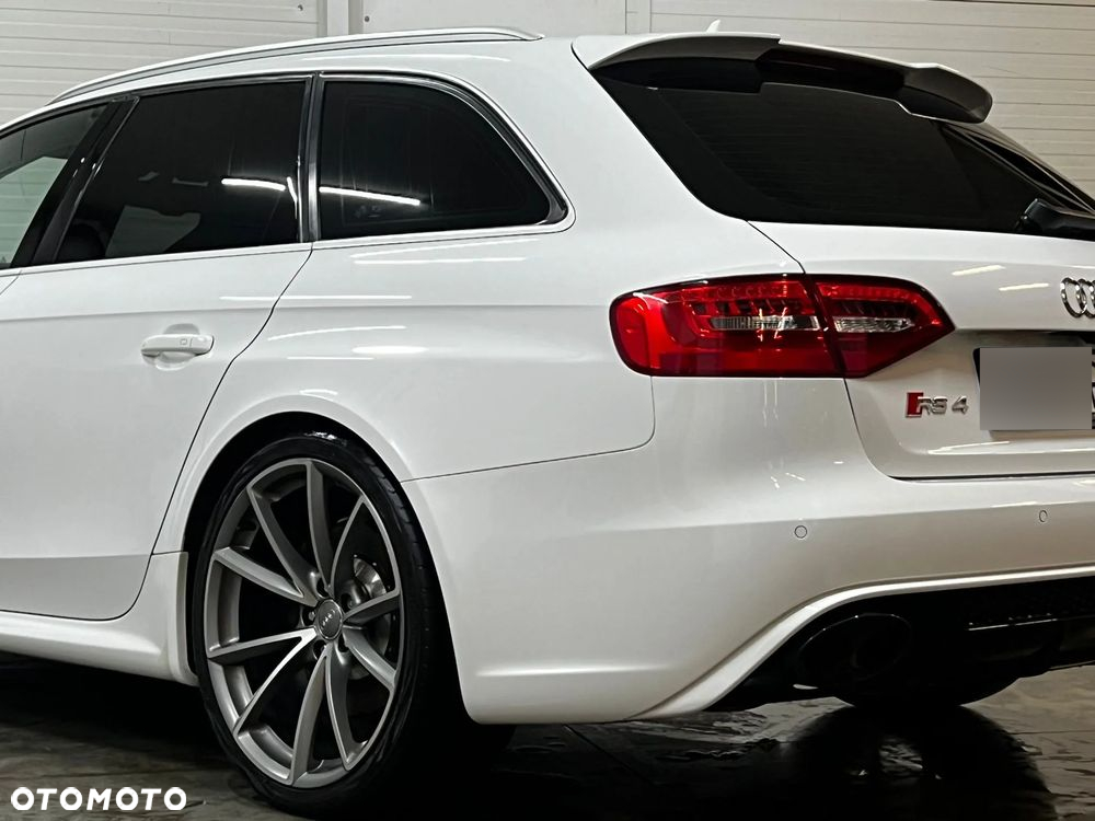 Audi RS4 Standard - 4