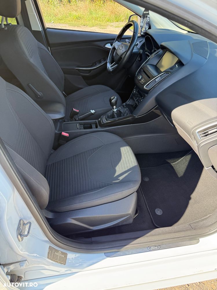 Ford Focus 1.5 EcoBoost Titanium - 13