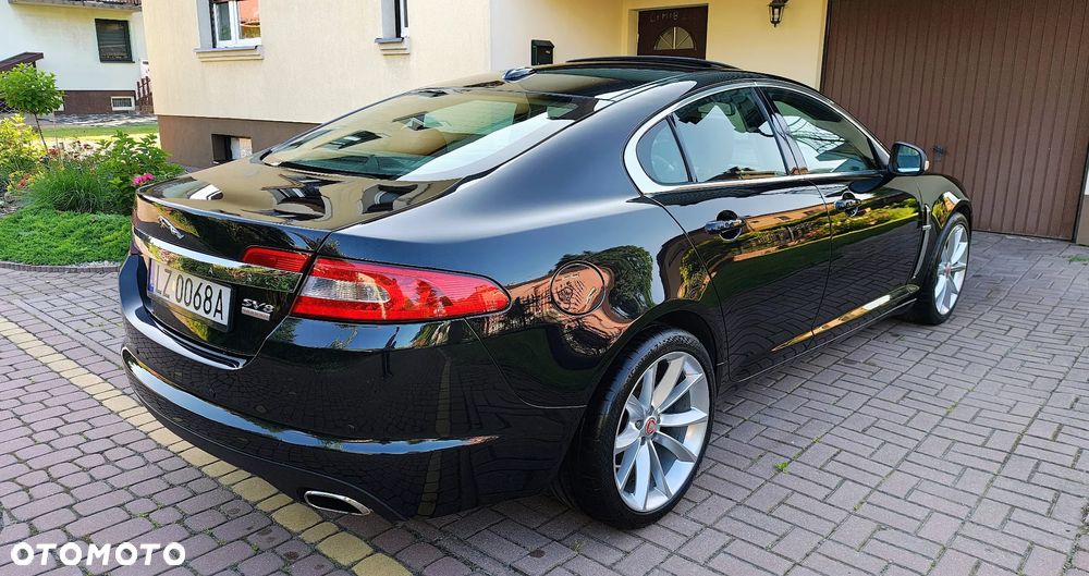 Jaguar XF 4.2 Super V8 - 9