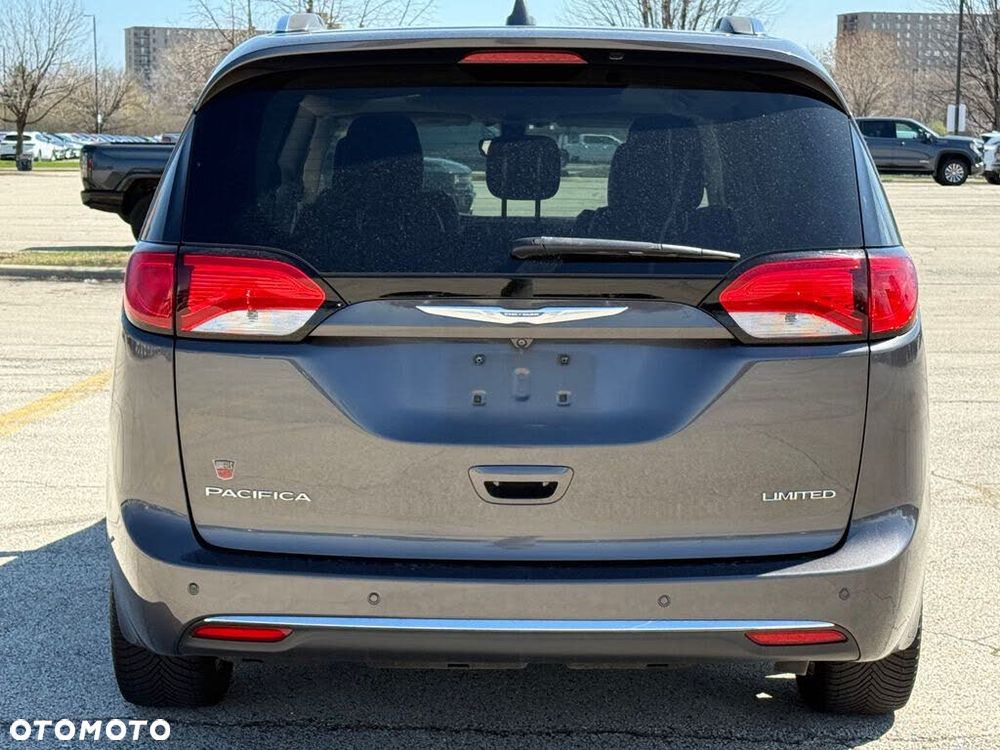 Chrysler Pacifica - 8