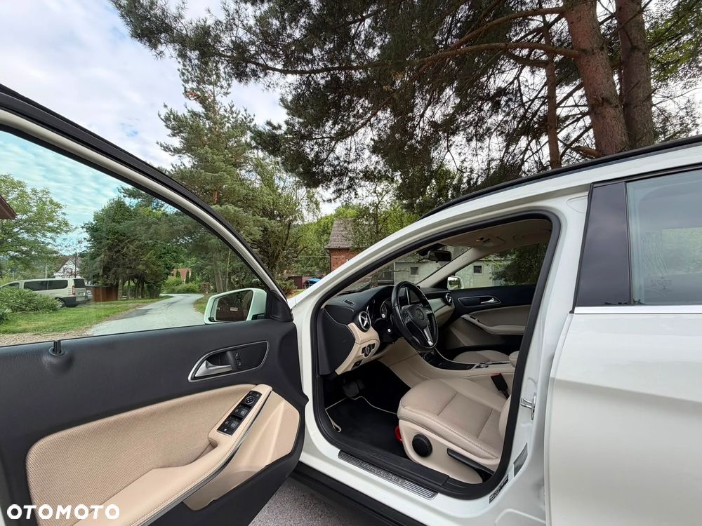 Mercedes-Benz GLA 200 7G-DCT Style - 13