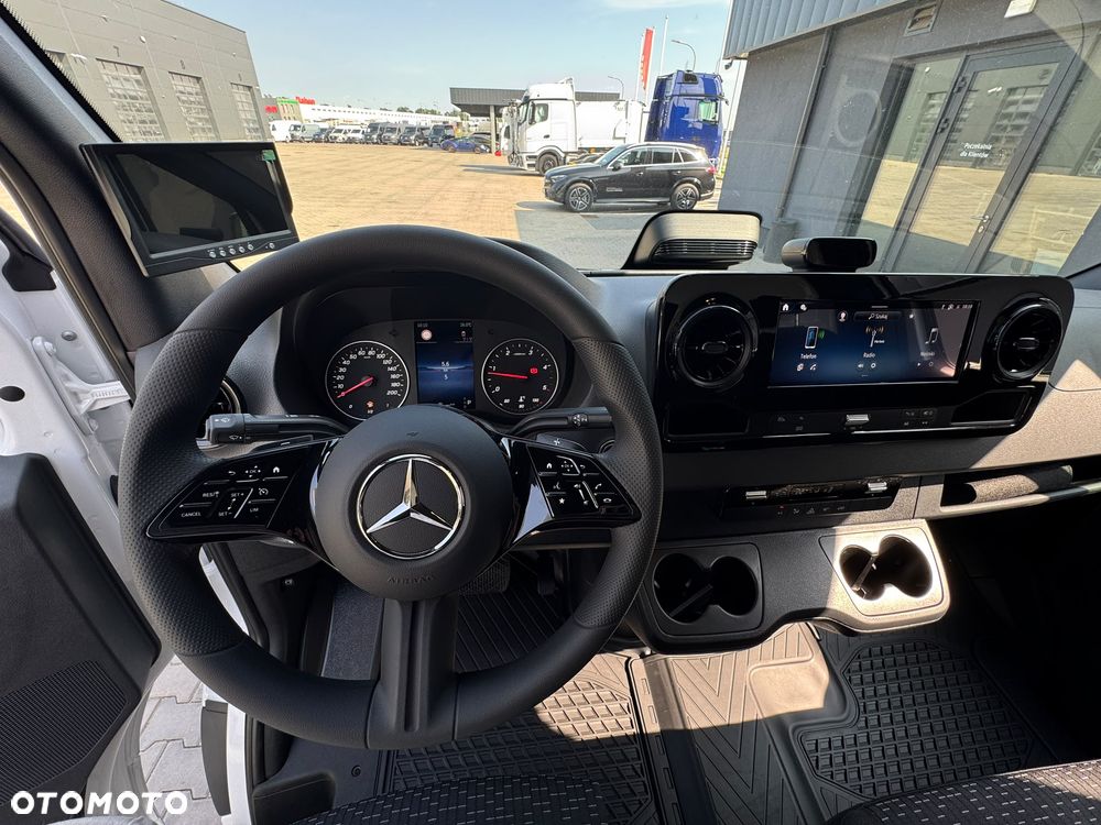 Mercedes-Benz Sprinter - 22