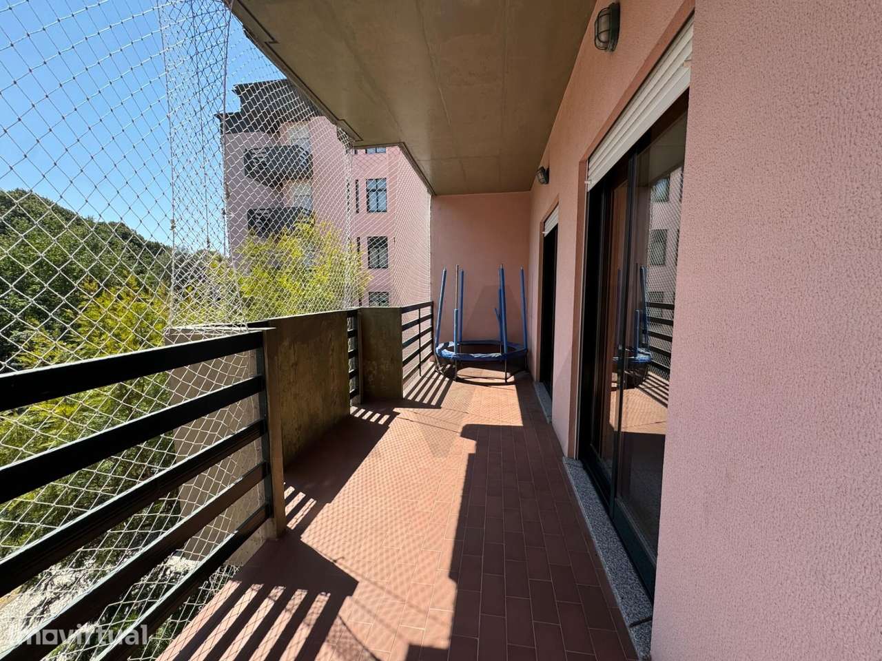 Apartamento T3 com Suite Remodelada, Varanda e Garagem - Junto à Loja - Grande imagem: 4/17