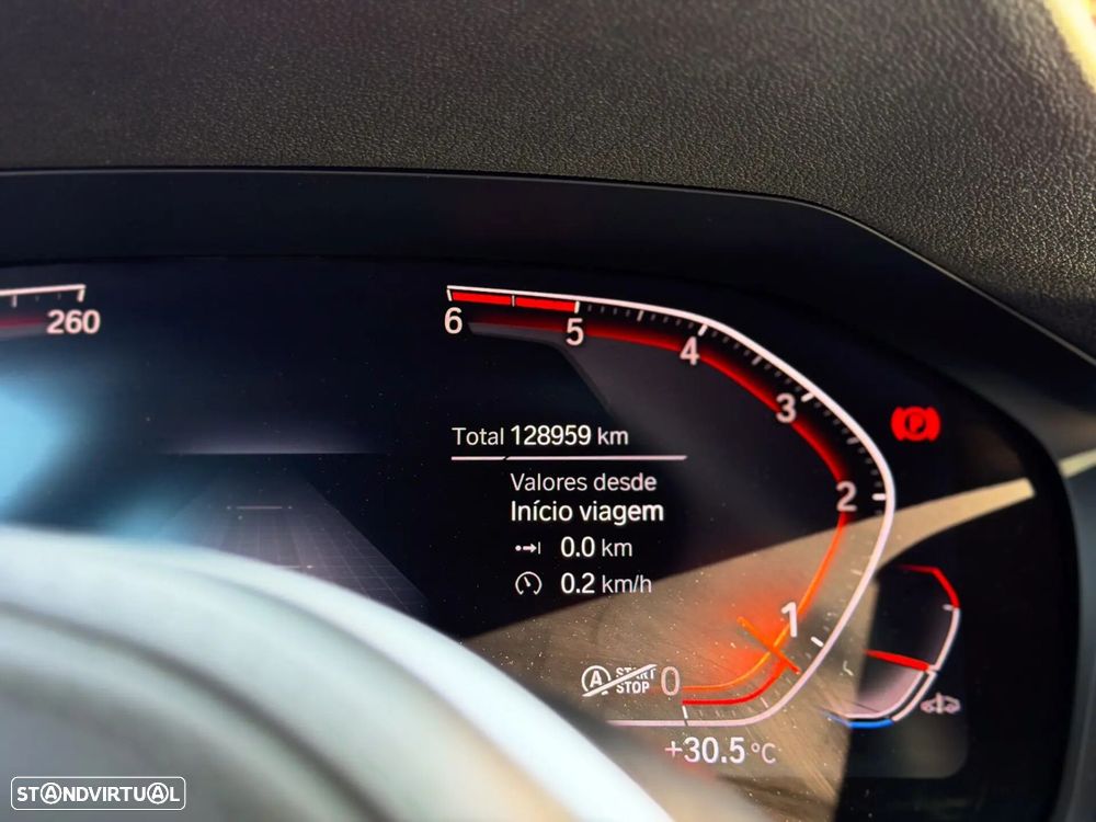 BMW 320 d Pack Desportivo M Auto - 19