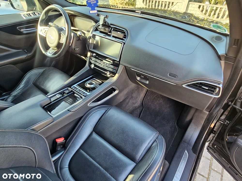 Jaguar F-Pace 2.0 i4D AWD R-Sport - 17