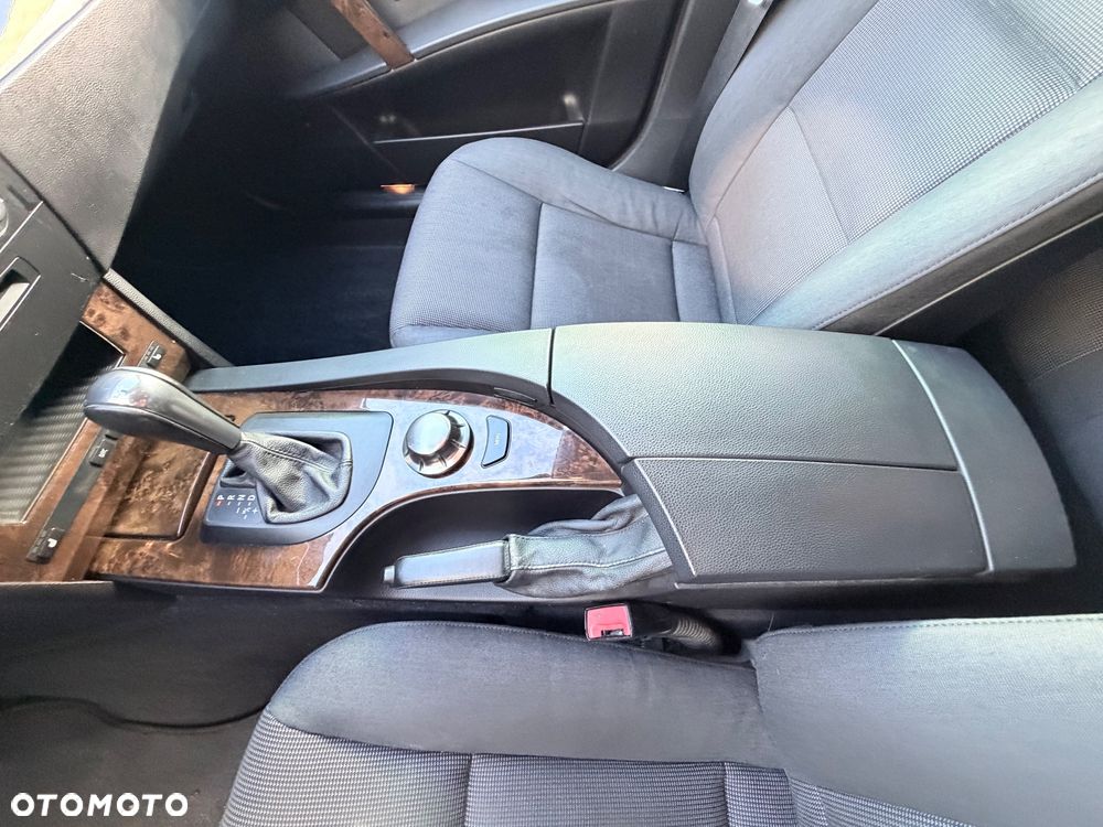 BMW Seria 5 523i - 12