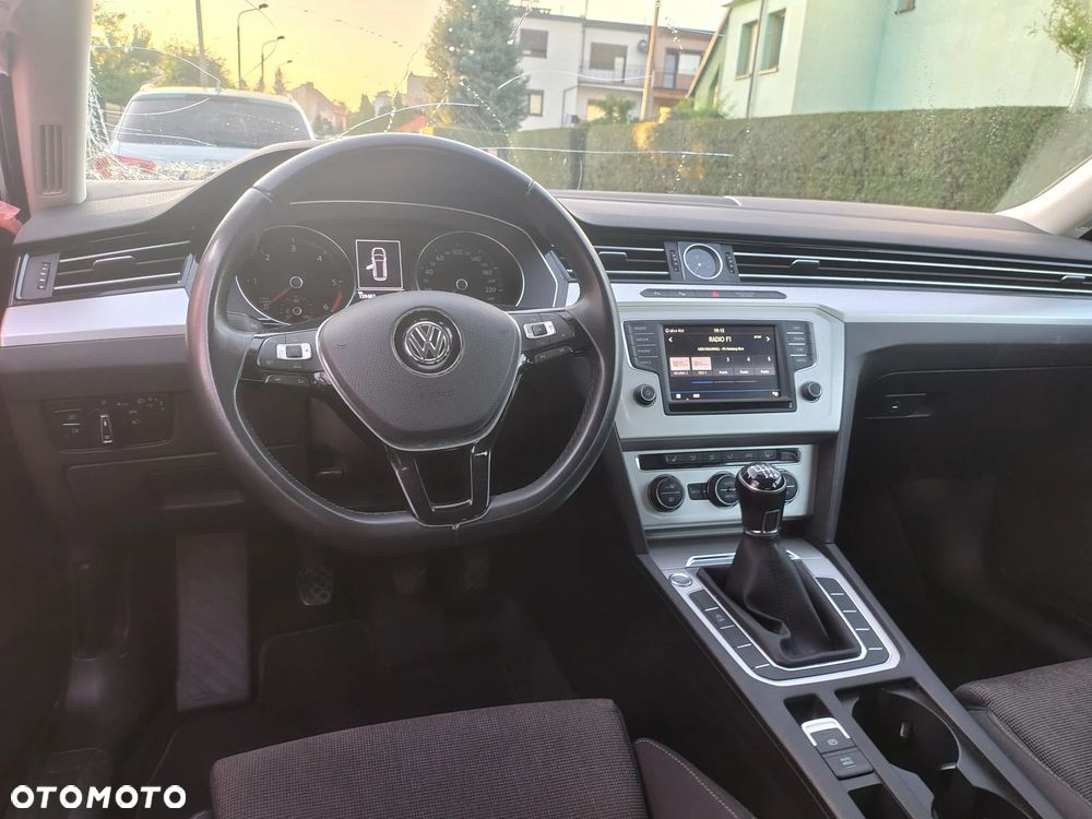 Volkswagen Passat - 19