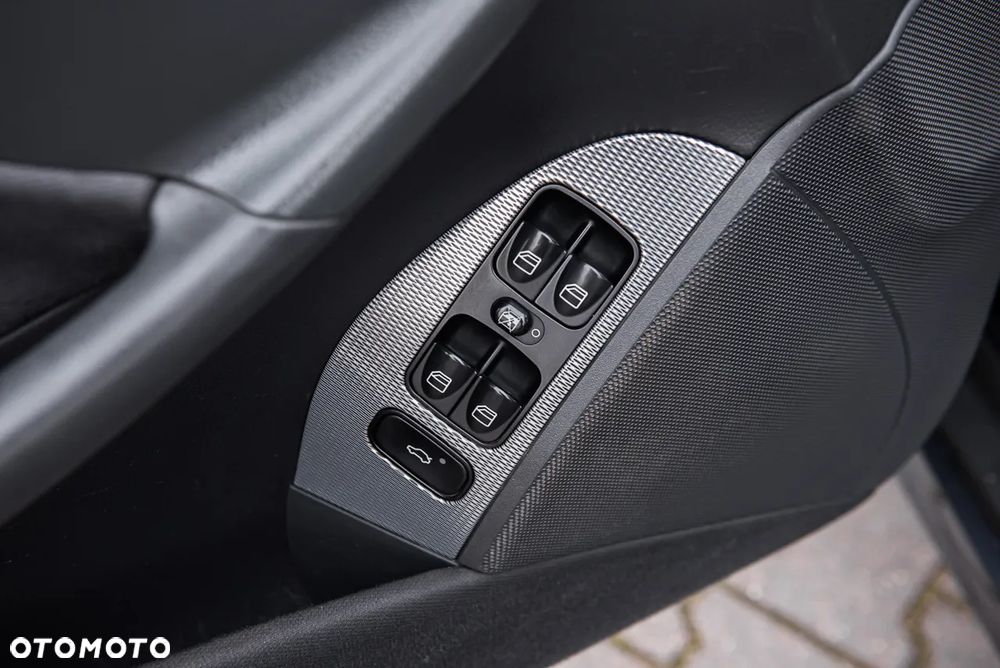 Mercedes-Benz CLK - 16