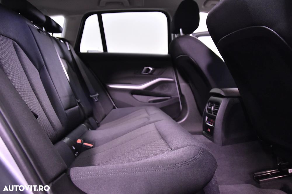 BMW Seria 3 318i Touring Aut. - 12