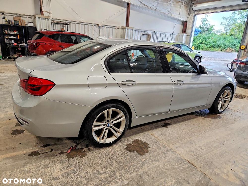BMW Seria 3 330i xDrive Sport Line - 4