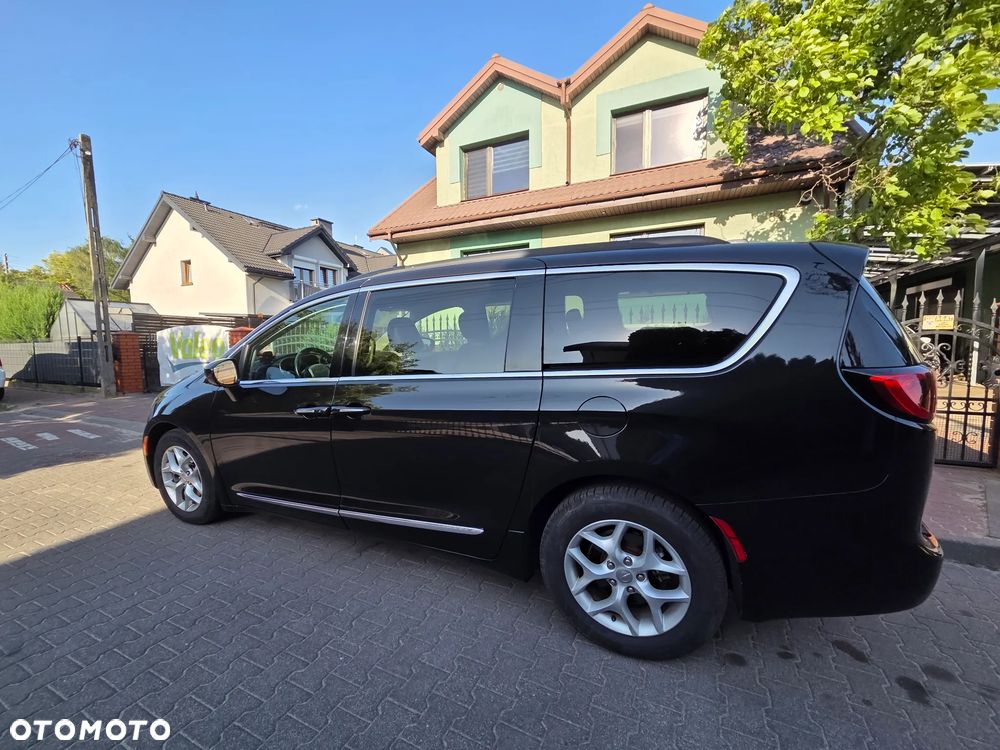 Chrysler Pacifica - 21