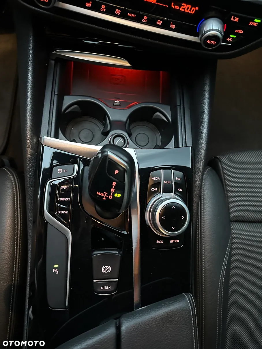 BMW Seria 5 520d Sport Line - 13