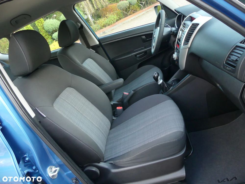 Kia Venga 1.6 M - 22