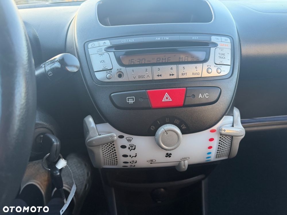 Peugeot 107 (70) 68 envy - 8