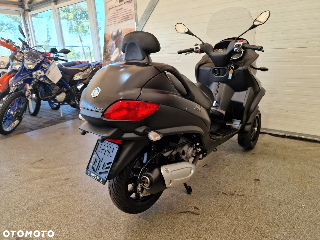 Piaggio MP-3 - 25