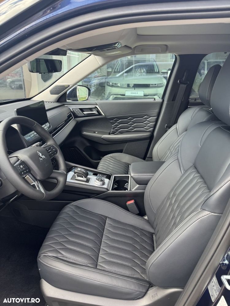 Mitsubishi Outlander - 15