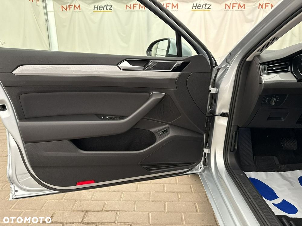 Volkswagen Passat - 11
