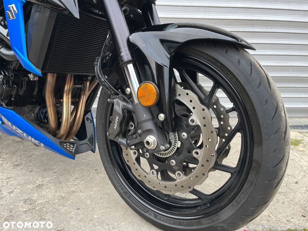 Suzuki GSX - 27