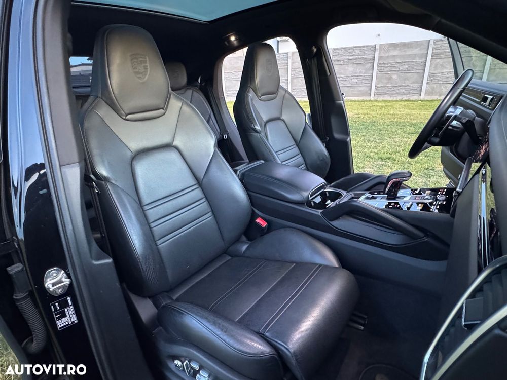 Porsche Cayenne Coupe E-Hybrid Tiptronic S Platinum Edition - 36
