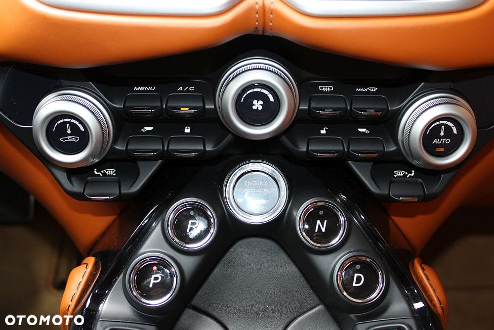 Aston Martin Vantage - 30