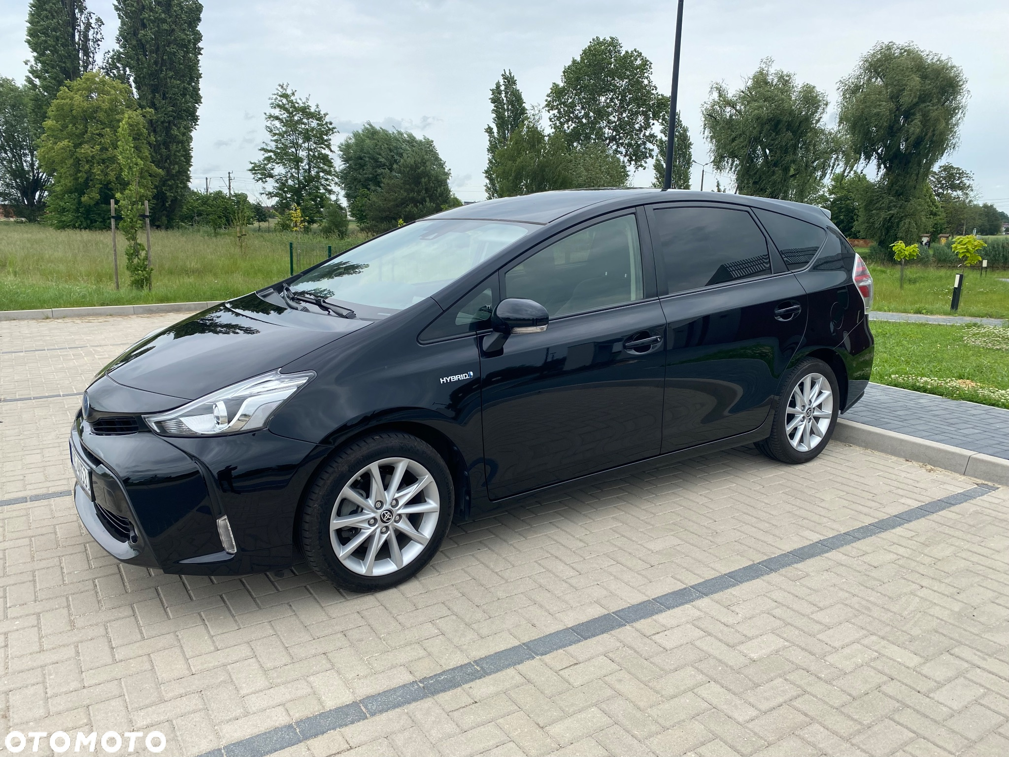 Toyota Prius+ (Hybrid) - 23